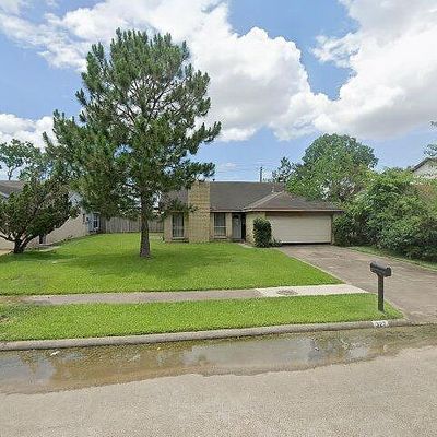 327 Oakdale Dr, Stafford, TX 77477