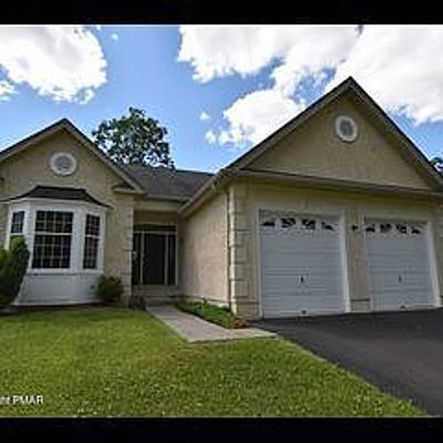 3277 Doral Ct, East Stroudsburg, PA 18302