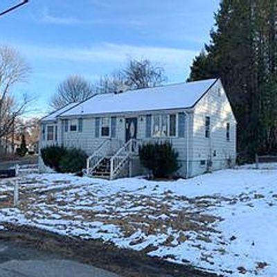 35 Berwick St, Lowell, MA 01852