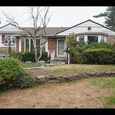 35 Blue Bird Dr, Great Neck, NY 11023