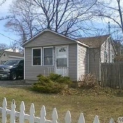 3 Jupiter Rd, Rocky Point, NY 11778