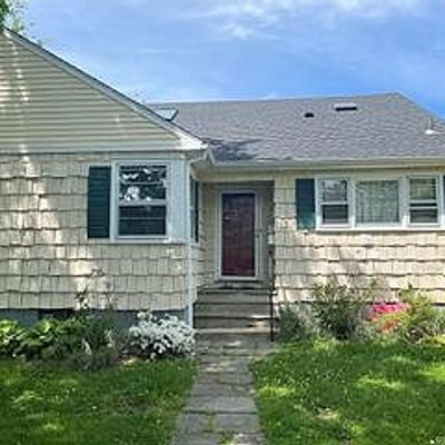 3 Sayles St, Cos Cob, CT 06807