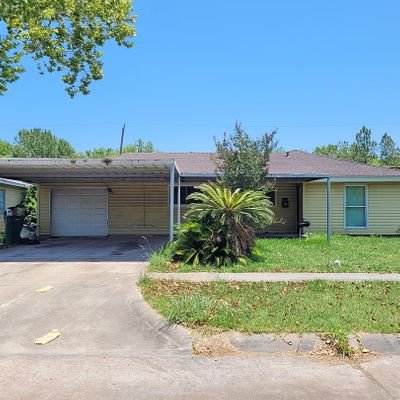 305 Brown Dr, Pasadena, TX 77506