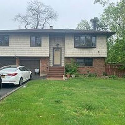 305 Sunrise Dr, Sayville, NY 11782