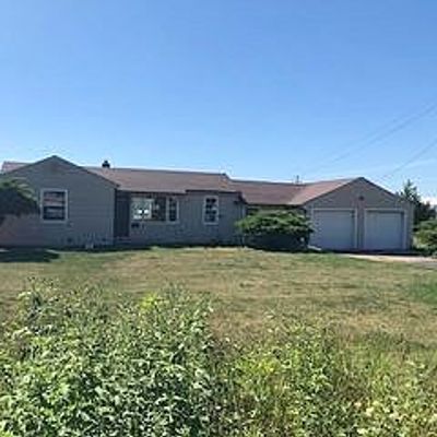 307 1 St St, Garwin, IA 50632