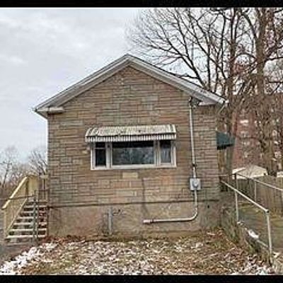 31 Smith Ct, West Haven, CT 06516