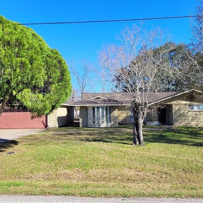 410 N Columbia St, Angleton, TX 77515