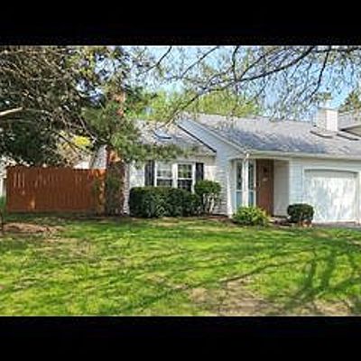 42 Old Pine Ln, Rochester, NY 14615