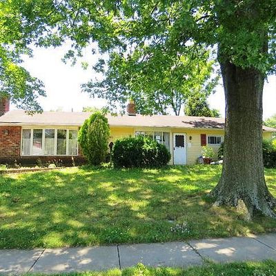 42 Twisting Ln, Levittown, PA 19054