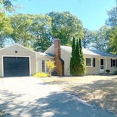 423 Bishops Ter, Hyannis, MA 02601