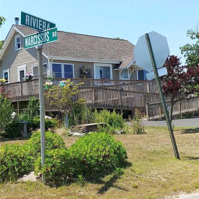 446 Riviera Dr, Mastic Beach, NY 11951