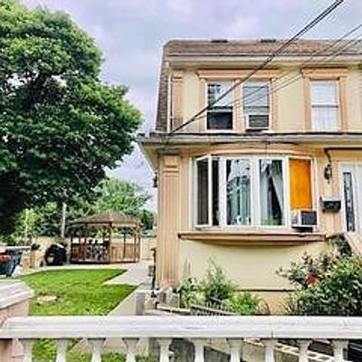 45 64 170 Street, Flushing, NY 11358