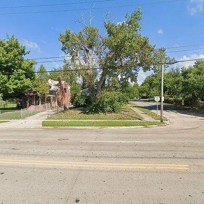 4609 Lee Rd, Cleveland, OH 44128