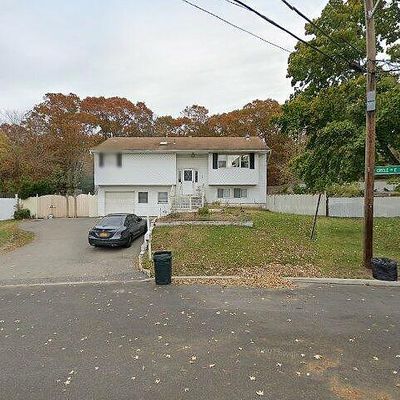 37 Circle Dr E, East Patchogue, NY 11772