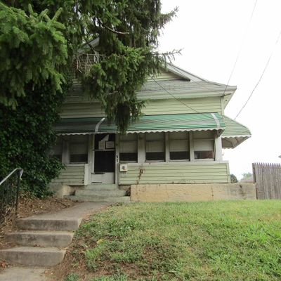 37 N Oak Ave, Clifton Heights, PA 19018