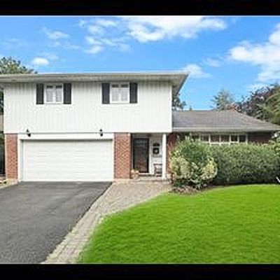 37 Robin Ln, Plainview, NY 11803