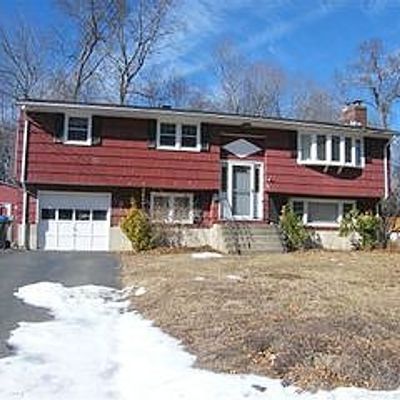 37 Stanton Rd, Clinton, CT 06413