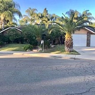 374 E Feather River Dr, Fresno, CA 93730