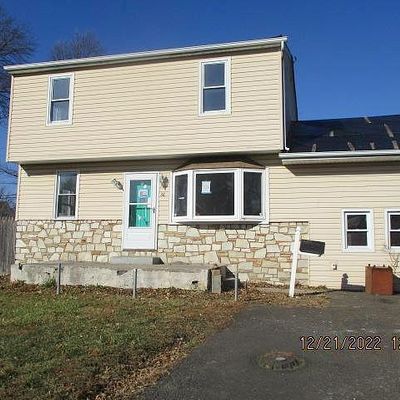 38 Green Lynne Dr, Levittown, PA 19057