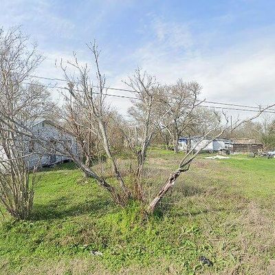 3918 Sycamore St, Bedias, TX 77831