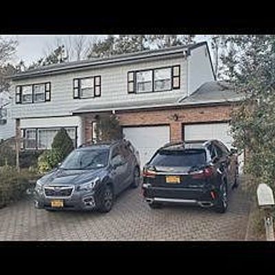 4 Allis Ct, Melville, NY 11747