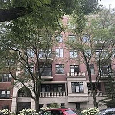 545 W Aldine Ave #6 E, Chicago, IL 60657