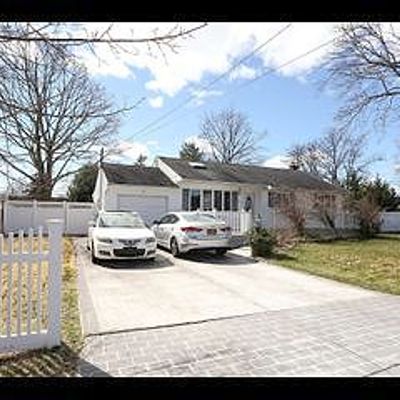 50 Beecher Ave, East Islip, NY 11730