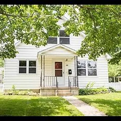 503 Olive St, Cedar Falls, IA 50613