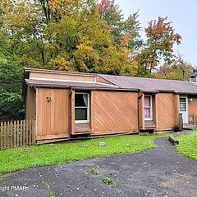 652 Cayuga Dr, Tobyhanna, PA 18466