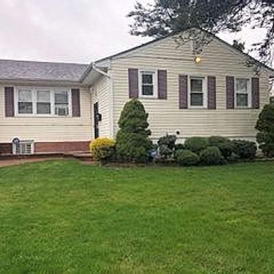 66 Riverdale Rd, Valley Stream, NY 11581