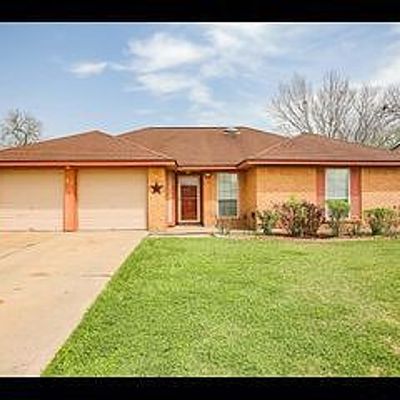 67 Blackgum Ct, Lake Jackson, TX 77566