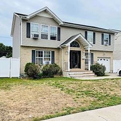 688 New St, Uniondale, NY 11553