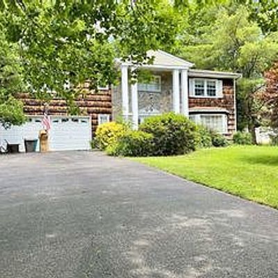 7 Winmere Pl, Dix Hills, NY 11746