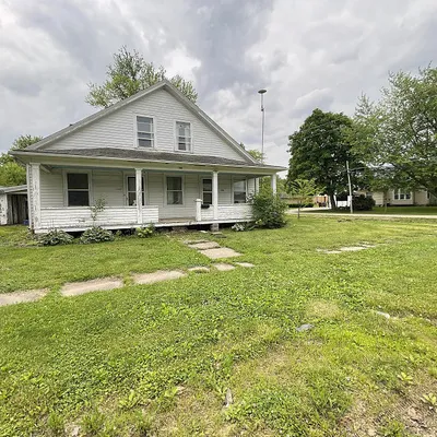 702 Locust St, Carthage, IL 62321