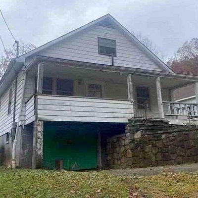 725 Forbes Dr, Charleston, WV 25313