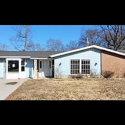 741 Chevron Dr, Saint Louis, MO 63125