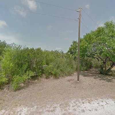 5996 Yucca Trl, Beeville, TX 78102