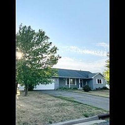 609 Hillcrest Dr, Roberts, WI 54023