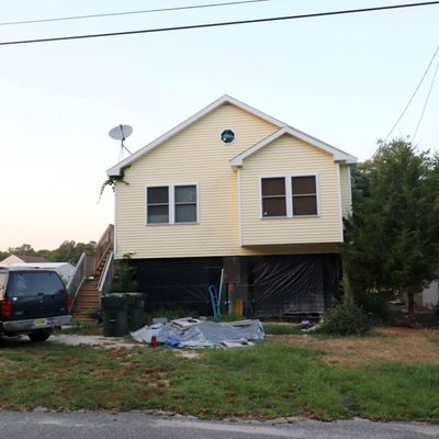 61 Admiral Dr, Tuckerton, NJ 08087