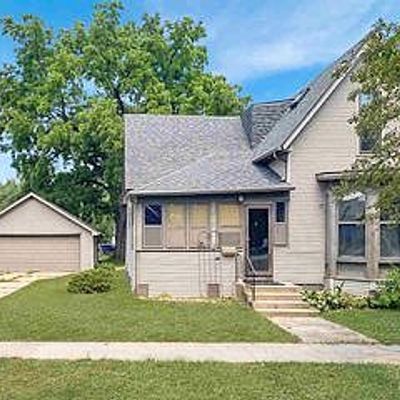 615 W 2 Nd St, Cedar Falls, IA 50613