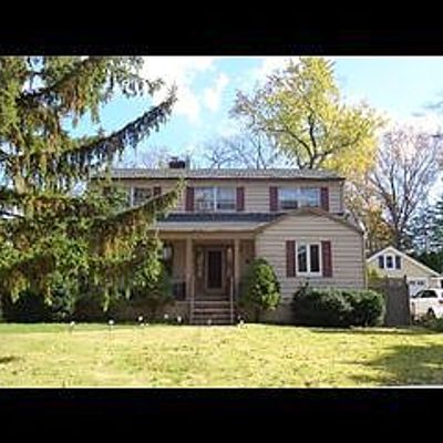 62 Wascussee Ln, Stamford, CT 06902