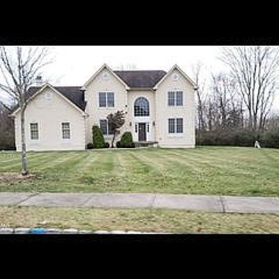 628 Stratton Dr, East Stroudsburg, PA 18302
