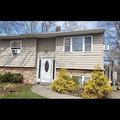 63 Pennwood Dr, Mastic Beach, NY 11951