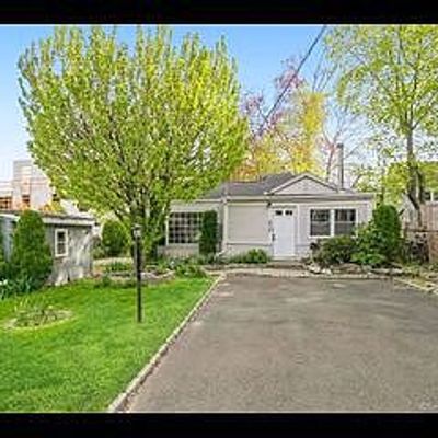 832 Brewster St, Bridgeport, CT 06605