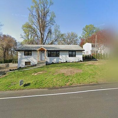 88 Yale Ave, Milford, CT 06460