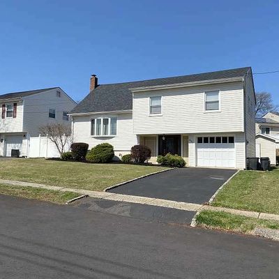 891 Greenwich Ln, Union, NJ 07083