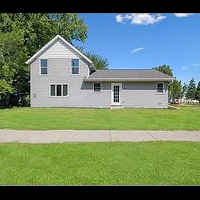 903 W North Water St, New London, WI 54961