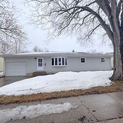 905 Poplar Ave, Marshall, MN 56258