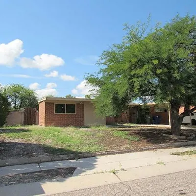 7632 E Morelos Pl, Tucson, AZ 85710