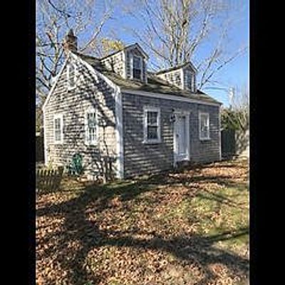 79 Oak St, Hyannis, MA 02601